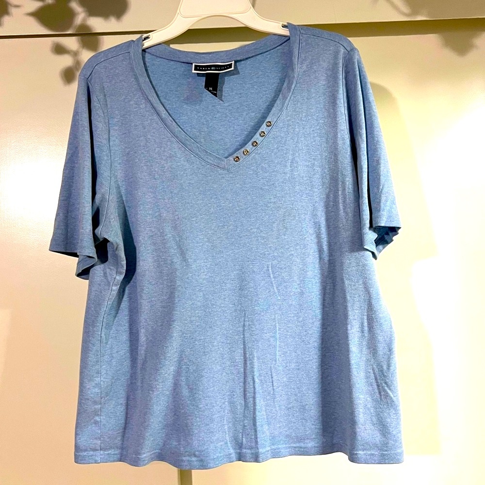 Karen Scott light blue v-neck t-shirt with detail interest at neckline XL